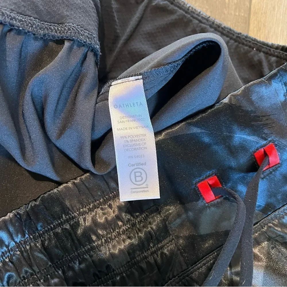 Athleta Tenacity 5" Shorts, size S - Picture 9 of 9
